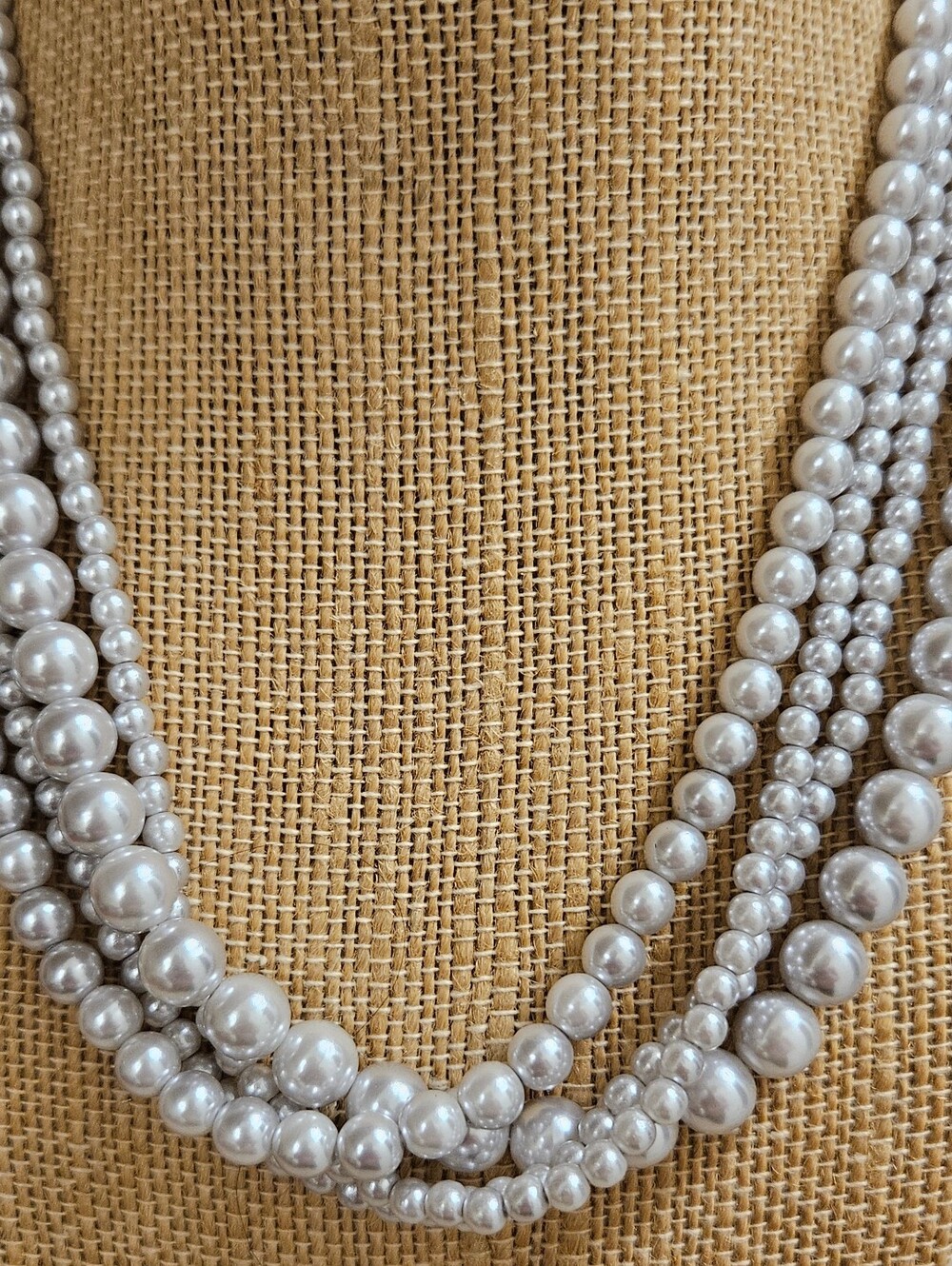 VINTAGE 4 STAND FAUX PEARL GRAY BEADED CHOKER TOGGLE NECKLACE